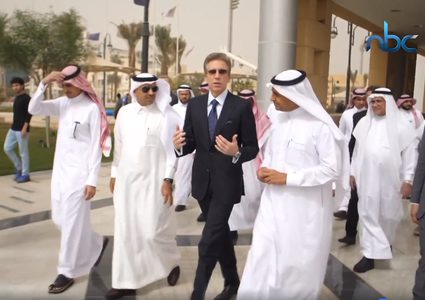 من موزع جرائد في أمريكا إلى مليونير!