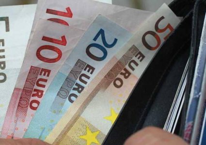ميزانية إيطاليا "تؤذي" اليورو
