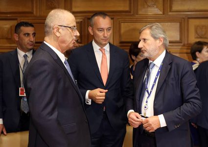 رئيس الوزراء خلال اجتماع مساعدات الدول المانحة