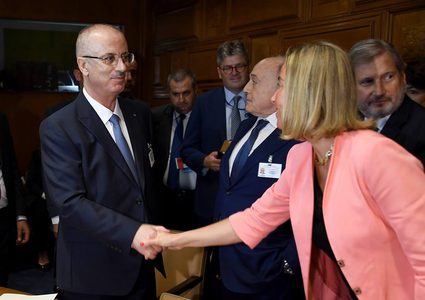 رئيس الوزراء خلال اجتماع مساعدات الدول المانحة