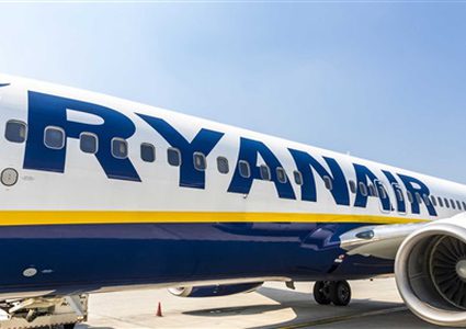 تأخر عن طائرته..فلحق بها ركضًا !