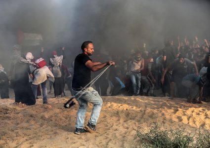 من مواجهات مسيرة العودة الجمعة 28/9/2018 على الحدود بين إسرائيل وغزة، في رفح في جنوب قطاع غزة، والتي أسفرت عن استشهاد 7 مواطنين ومئات الإصابات.