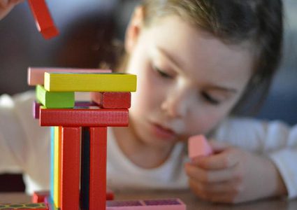دراسة:اللعب بالمكعبات يساعد في بناء شخصية الطفل