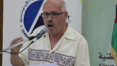 أبو الهيجاء يوقع ديوانه الشعري "وأقبّل التراب"