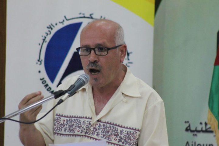 أبو الهيجاء يوقع ديوانه الشعري "وأقبّل التراب"