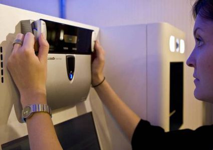 دولة تقر استخدام "العين" بدلا من جواز السفر