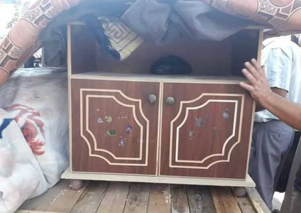 مواطنون في غزة يبيعون أثاث منازلهم لسد رمق أبنائهم