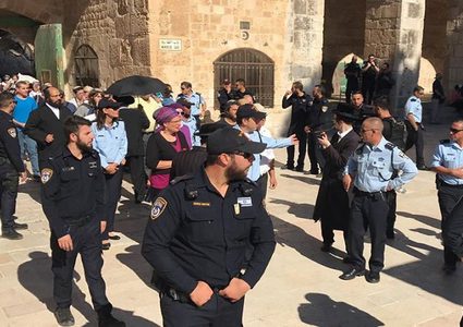 ادعيس: اقتحامات اعضاء الكنيست للأقصى تصعيد خطير