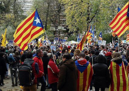 14 جريحاً باشتباكات برشلونة حول انفصال كتالونيا