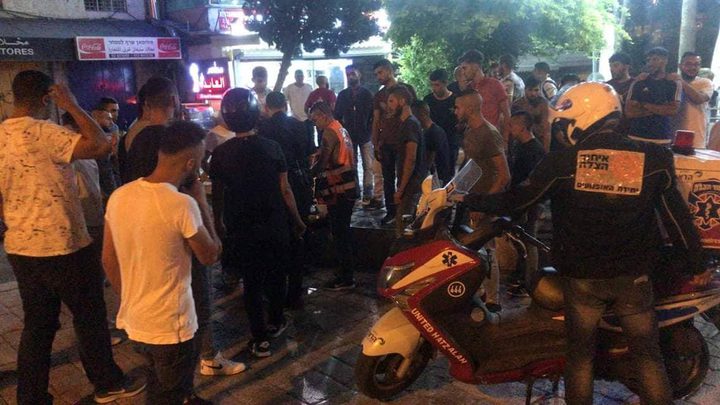 مستوطنون يعتدون على المواطنين والمحال التجارية