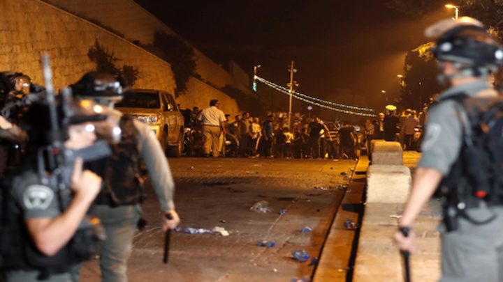 الاحتلال يبعد 14 مقدسيا عن الأقصى