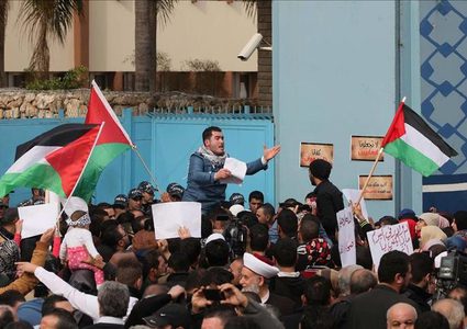 اعتصام للمعلمين الثانويين الفلسطينيين في لبنان