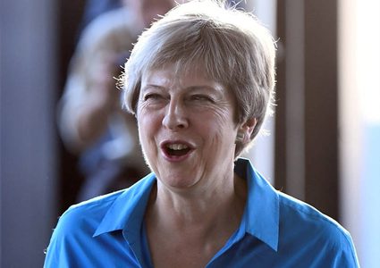 ماي تتهم منتقديها "بالعمل لتحقيق أغراض سياسية"