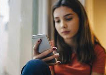 التلفزيون والأجهزة اللوحية تضر بقدرات طفلك العقلية