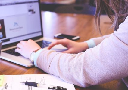 وظائف تؤديها من داخل منزلك وبرواتب مغرية