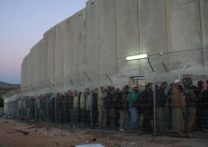 وفاة عامل من مخيم العروب على حاجز شمال بيت لحم