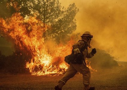 7 حرائق في "غلاف غزة" بفعل بالونات حارقة