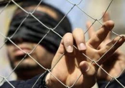 اسيران يواصلان الإضراب عن الطعام