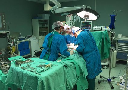 الصحة: الطفل "عسكرة" سيخضع لعملية إنقاذ حياة