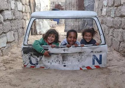 المصور ثابت تبنى السيدة كام فأبدع