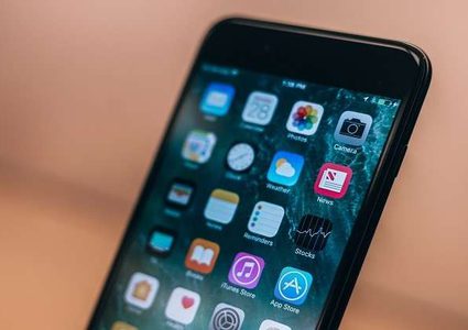 طفل عمره 7 سنوات يخدع نظام iOS الجديد!