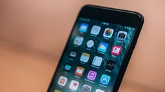 طفل عمره 7 سنوات يخدع نظام iOS الجديد!
