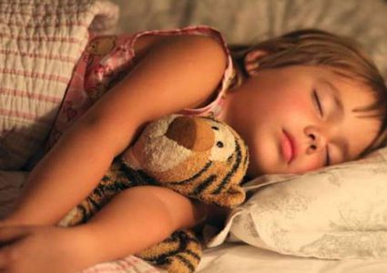 علاقة النوم بصحة الأطفال المعوية؟