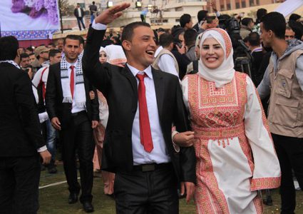 حركة فتح تقيم عرساً وطنياً جماعياً لـ360 عروسا