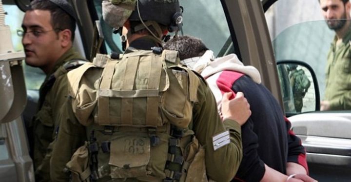 الاحتلال يعتقل فتى من بلدة الخضر