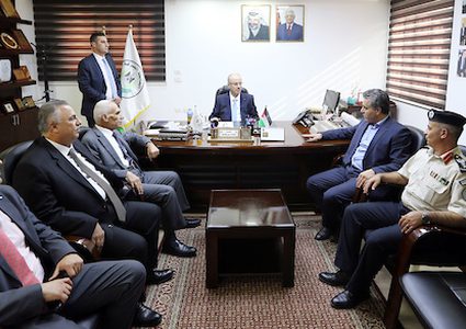 رئيس الوزراء الفلسطيني د.رامي الحمد الله يزور مقر شرطة الجمارك في مدينة رام الله بالضفة الغربية في 3 أكتوبر 2018.