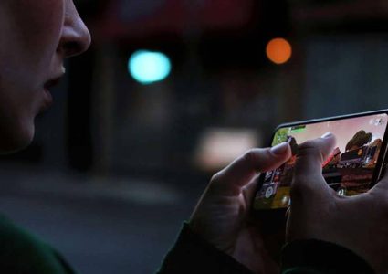 مستخدمون لآيفون XS يشتكون صور الهاتف تجعلنا كالدمى