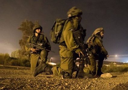 الاحتلال: اعتقال فلسطينيين اجتازا السياج شمال غزة