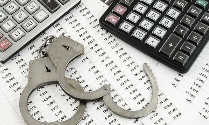 إدانة تاجرين بجرائم اقتصادية