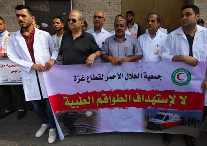 غزة: مسعفون يطالبون بالحماية أمام الصليب الأحمر