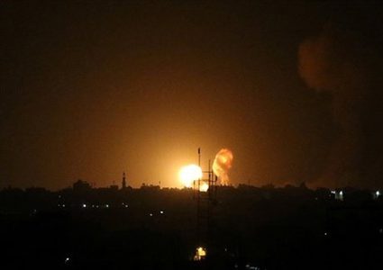 الاحتلال يقصف نقطة طبية جنوب قطاع غزة