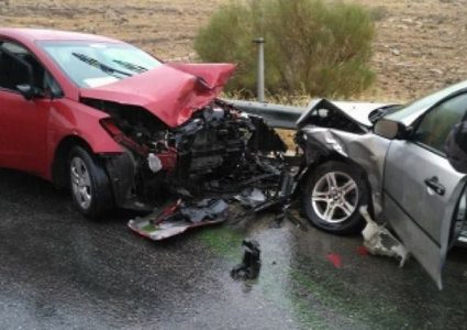 وفاة وإصابتين بحادثي سير