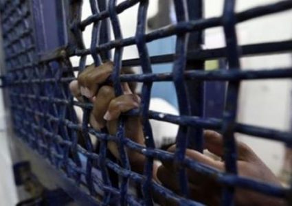 الاحتلال يماطل في تقديم العلاج  لـ 3 أسرى
