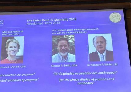 ثلاثة علماء يحصدون جائزة نوبل للكيمياء