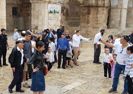 41 تدنيسا للأقصى ومنع الآذان 80 وقتا في الإبراهيمي