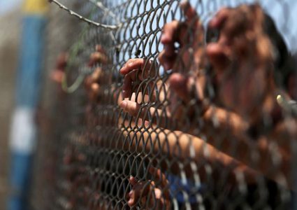 الأسير صلاح الجواريش يعلق إضرابه عن الطعام