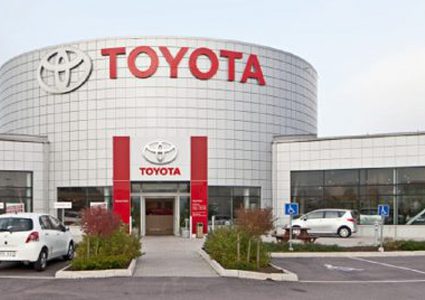 تويوتا تعلن سحب أكثر من 2.4 مليون سيارة هجينة