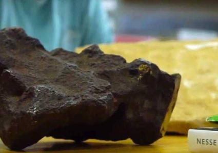 صخرة استخدمت لسنوات كحاجز للأبواب