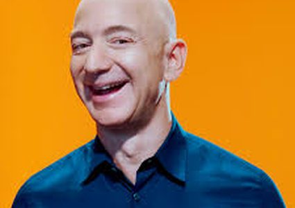 أغنى رجل في العالم.. يكسب في الثانية "راتب شهور"