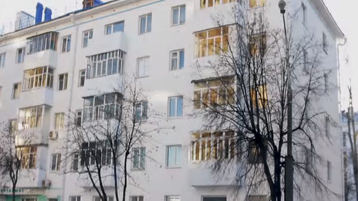 امرأة توظف قاتلا مأجورا للتخلص من جيرانها المزعجين