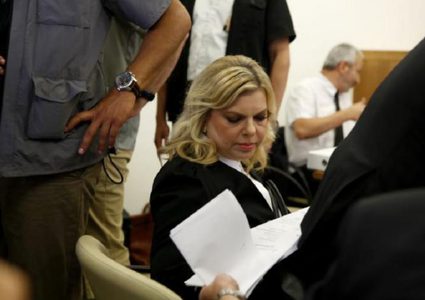 استقالة اثنين من طاقم الدفاع عن سارة نتنياهو