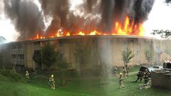 أمريكية تحرق 4 مجمعات سكنية