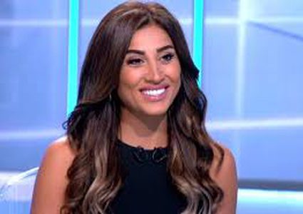 عرض مغرٍ جداً لـ دينا الشربيني من ابن عادل إمام