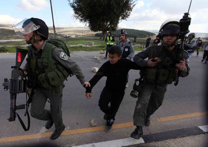الاحتلال يعتقل طفلا من القدس