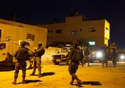 قوات الاحتلال تجدد اقتحامها لمنزل الشاب نعالوة