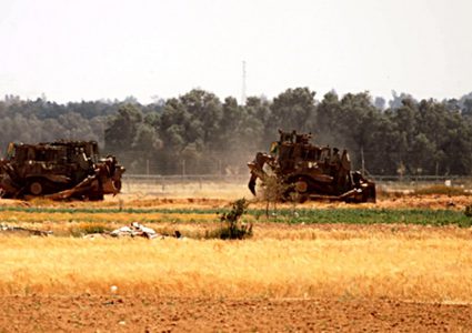 توغل محدود وتجريف أراض شرق غزة